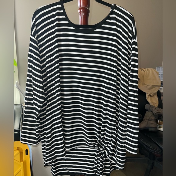 Torrid size 2 super soft knit long sleeve - Picture 3 of 4